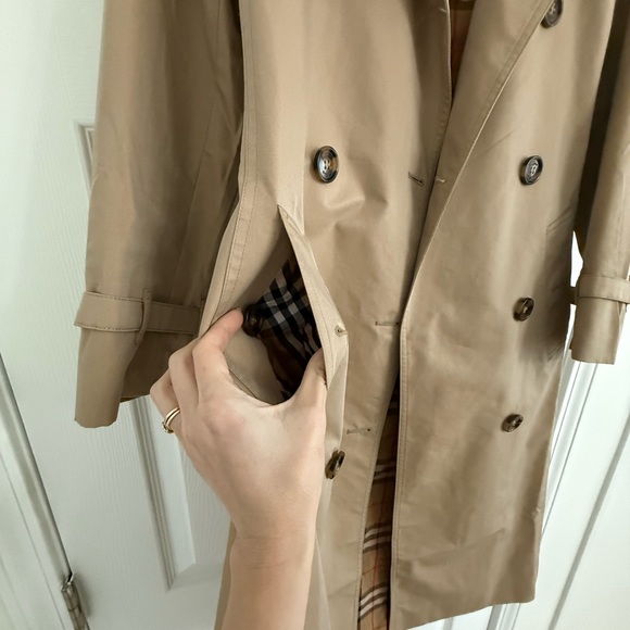 Burberry Beige Check Lined Coat - Picture 11 of 11